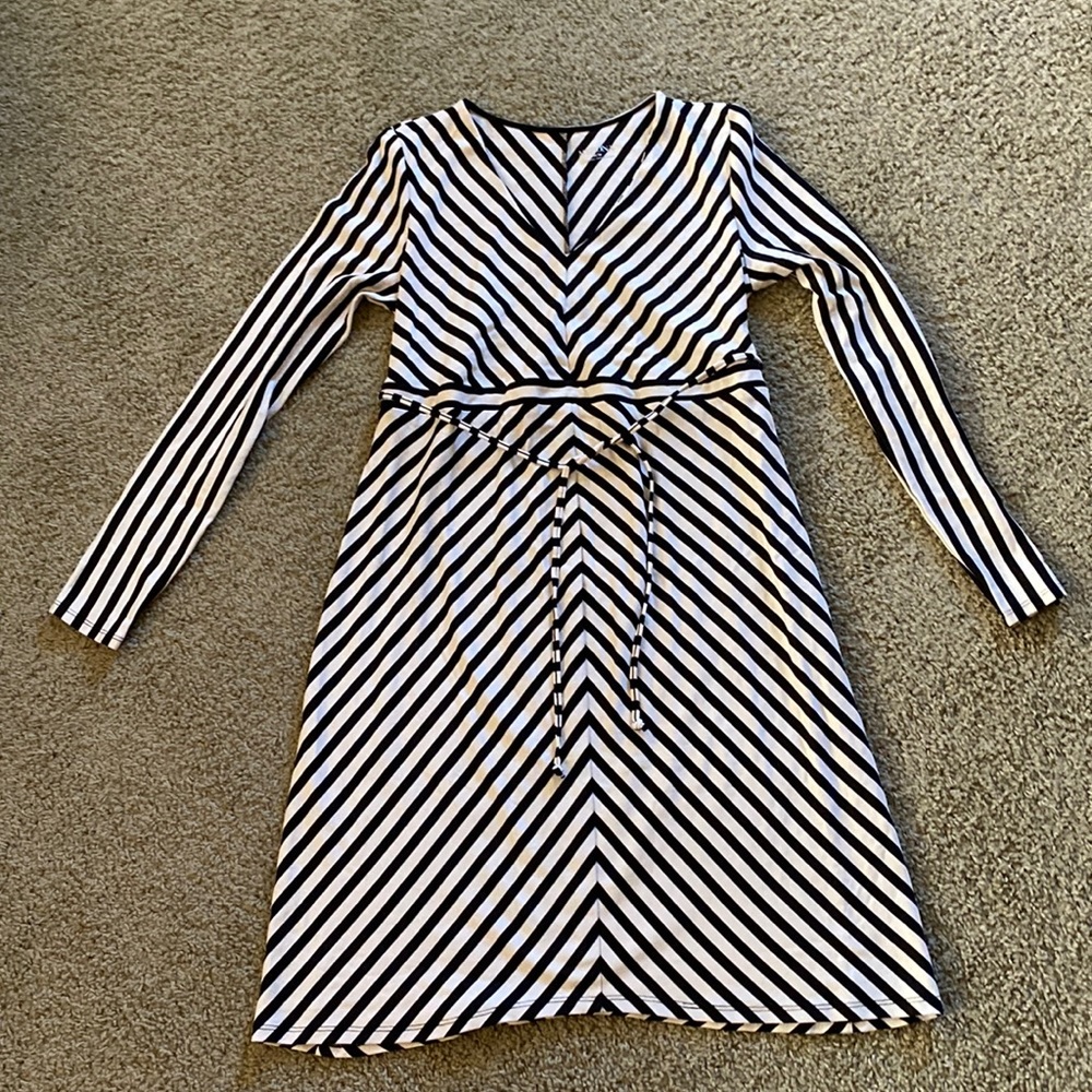 Black and white long sleeve, v-neck maternity dress